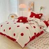 Hoge Kwaliteit Polka Dot Print Winter Beddengoed Set Koningin Melk Fluwelen Dekbedovertrek met Lakens Quilt Kussenslopen Bed Sets 240226