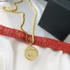 Colar de corrente de ouro designer para mulheres designer jóias luxo carta pingente caixa titânio aço fade presentes