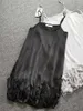 Grundläggande casual klänningar Foreign Handel Original Sexig lös lyxig botten Silk Ruffle Edge Midlängd Hängande band Klänning Svart silver Kvinna