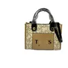 Designer fashionabla och mångsidiga pendling handväska Nytt personligt designmönster PU -skarvning Populärt brev Tote Crossbody Bag