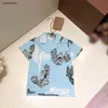 NY BABY Tvådelar Set Sky Blue Child Tracks Duits Storlek 100-160 Kids Designer Kläder Line Bear Mönster Boys Shirt and Shorts 24mar