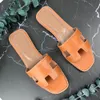 Zapatillas de diseñador Diapositivas, tacón plano clásico, zapatillas de cuero de moda perezosas de verano, zapatos de mujer, sandalias sexys