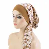 Etniska klädkvinnor tryckt före tie-huvudduken elastisk muslim