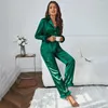 Kvinnors sömnkläder långärmad byxor kostar grön satin hem bär våren kvinnlig 2st pajamas set med fjäder lös casual loungewear