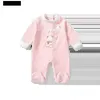 Footies 2022 Marque Sweet Strberry Series Baby Romper Footies Combinaison une pièce Nouveau-né Bébé Fille Vêtements Costume pour Bébé Fille 0-12M YQ240306