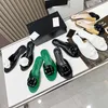 Damen Classics Leder 3D Blumenschuhe Mode Frühling Sommer Herbst Casual Hausschuhe Luxus Designer Damen weiches Leder Big C Letter Loafers Schuh