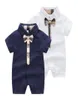 Designer-Baby-Overall-Spielanzug, Kleinkind-Kleidung, klassisch, kariert, mit Schleife, Dekoration, atmungsaktiv, reine Baumwolle, kurzärmelig, für Neugeborene, 2508911