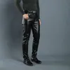 Läderbyxor herrar leggings svart solid faux jeans manliga avslappnade byxor koreanska mode smal passande mager motorcykel 240315