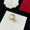 Ring Valentinolies Designer Dames Topkwaliteit Met Doos Ring Sieraden Letter V Sieraden Messing Materiaal Set Met Champagne Steen Letter Verstelbare Opening Ringen 2024