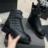 Luxe ontwerper Medium laarzen Glanzende laarzen Dameslaarzen Klassieke stijl Platte bodem laarzen Synthetisch leerplatform Laarzen Designer Boots Luxury laarzen schoenen