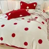 Hoge Kwaliteit Polka Dot Print Winter Beddengoed Set Koningin Melk Fluwelen Dekbedovertrek met Lakens Quilt Kussenslopen Bed Sets 240226