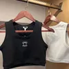 トリミングされたTシャツ女性ニットタンクトップデザイナー刺繍ベストノースリーブ通気性ニットプルオーバーレディーススポーツトップ夏の短いスリム2024