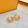 Stud Golden Stud Earring Designer Vrouwen Mannen Luxe Sieraden Hoop Stud Earring Retro Ring Oorbellen Engagement Ear Stud 240306