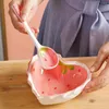 Servis uppsättningar hjärtformad jordgubbsskålsked keramisk sallad köksborest multifunktion keramik återanvändbar serveringsplatta