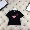 TシャツキッズファッションTシャツ新しい到着半袖ティートップ男の子の女の子の子供の手紙ベアパターンTシャツプルオーバープラスサイズ240306