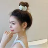 ヘアクリップファッションアクリルホワイトフラワーズミートボールヘッド女性韓国気質の女の子ヘアピンアクセサリーのための固定爪クリップ