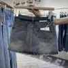 Saias de designer pena miui retalhos denim saia mulheres azul mini vestido sexy luxo jean o6ef