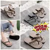 2024 Gai Sandals Mens Pantres de mode Fashion Floral Slipper Rubber Flats Sandals Summer Beach Shoes Bas Prix Taille 39-45