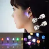 Stud Küpe 1 adet aydınlatma Led Bling Bling Ear Koreli Dans/Noel/KTV Partisi Kadın Kız