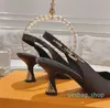 FLARE HEEL PUMP Sparkle Slingback Pekade tå Kvinnor Designer Sandaler Slide Chain Elasticized Strap Office Dress Shoes Top Mirror Quality Calf Leather Bekväm