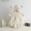 Jumpsuits Lente Zomer Pasgeboren Kids Baby Meisjes Kant Bloemen Rompertjes Baby Kinderen Peuters Borduren Jumpsuit Kleding met Hoofdband HY03041 L240307