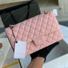 Üst tasarımcı eyer çantası klasik flep çanta omuz çantası moda çapraz gövde 30cm inek ve lychee desen lüks çanta kutu pembe çanta ücretsiz gönderim tasarımcısı 10a