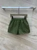 Pantaloncini da donna Tessuto di nylon moda Verde Casual per donna 2024 Pantaloni corti applicati in vita elastica di alta qualità primaverile Lady