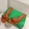 Fashion Low-Ceeled Kapterzy luksusowe ręcznie robione kapcie Kobiety owcza skóra miłosna węzeł Summer Nowe klapki Flip Flops damskie kapcie z pudełkiem 35-41