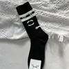 جوارب الجوارب النسائية مصممة فاخرة اللون الصلب للنساء INS Socks All-Match Mid Tube Cotton Pure Cotton