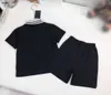Varumärke Baby Tracksuits Lapel T-shirt Set Kids Designer Kläder STORLEK 90-150 cm Tvådelar Set Geometric Logo Polo Shirt och snörning av shorts 24mar
