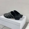 Moda Mules Zapatos de mujer Zapatillas de diseñador Diapositivas de metal plateado Zapatilla Tacones de pezuña Sandalias Lady Baotou Media zapatilla Cuero de vaca Tacones bajos Marcas de moda famosas 2024 Nuevo