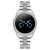 Relógios de pulso Relógio de exibição de tempo preciso Relógio de metal requintado feminino LED digital strass incrustado pulso ajustável grande
