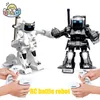 RC Robot Battle Boxing Robot Giocattolo Robot di controllo remoto 2.4G Robot da combattimento umanoide con due joystick di controllo Giocattoli per bambini 240304