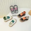 Scarpe da ginnastica Scarpe di tela per bambini Primavera e autunno Nuova scuola materna Scarpette bianche per ragazzi e ragazze Scarpe singole con fiori frammentati Scarpe da tavola con velcroH240307