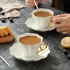 세라믹 우아한 꽃 뼈 차이나 커피 컵 접시 세트 흰색 도자기 프놈펜 찻집 홈 카페 에스프레소 컵 240222
