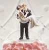 ビーチスタイリッシュな結婚式のブライダルケーキトッパーホワイトハグロマンチックなカップル装飾2133133