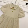 Marka bebek etek mektubu ızgara jakard prenses elbise kız elbise boyutu 100-150 cm çocuk tasarımcı kıyafetleri yaz çocuk frock 24mar