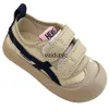 أحذية أحذية الأطفال أحذية القماش 2024 الربيع الجديد Gump Boys Color Contraving خفيفة الوزن Baotou Girls Fashion Shoesh240307