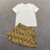 ドレスレディースTシャツ2ピースセットラグジュアリースカートトップコットンブレンド半袖クルーネックマイートレタープリント女性デザイナードレス女性2色