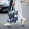 Alışveriş çantaları beyaz kiraz çiçeği omuz çantası kadınlar harajuku moda çiçek çiçek yüksek kapasiteli çanta retro alışveriş