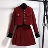Unxx plus size ano batalha robe vermelho tweed estilo terno casaco petite primavera saia plissada conjunto de duas peças de alta qualidade 240305