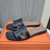 Modische Hausschuhe für Damen, Designer-Sandalen für Damen, Slipper, Herren, lässige Slipper, Schuhe, Outdoor-Strand-Slides, flacher Boden mit Schnalle, Unisex, echtes Leder