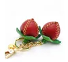 Netter Kuhladen -Leder -Straberry -Luxusdesignerin Keychain für das Handwerk von Frauen Schmuckzubehör Tasche Charme Geschenk Porte Clef Femme 240301