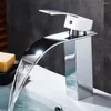 Zlew łazienkowy kran umywalki kran mosiężny próżność zlewozmywak na zimno i mikser wodny wodospad w wodospadu