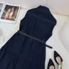 Milan Runway Dress 2024 Bleu Marine Ceinture Sans Manches Denim Slim Poches Boutons Robes Longues Vacances Robes De Festa Denim's Dress 3074