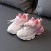 Scarpe da ginnastica eleganti 2023 Primavera e autunno Nuovi sport per bambini Ragazze Ragazzi Suola morbida da corsa Piccole scarpe da studente traspirantiH240307