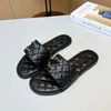 Sandales de créateurs Paris Fashion Sliders Pantoufles de luxe pour femmes 2C Sandales de marque à fond plat Été Classique Marque Slide Beach 2023 Chaussures de plein air Chaussures de créateurs