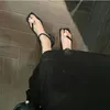 Französische Quadratische Kopfperle Ein Wort Schnalle Dicker Absatz Sandalen Damen Sommer Neue Fee Wind Clip Toe Römische Schuhe Damenschuhe