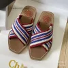 2024 für High Woody Sandalen Slipper New Woven Cross Style Designer Frauen Outsiders Beach Klassische Sandale Qualität Mode Mädchen Cloe Hausschuhe 45m9