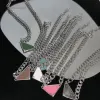 Tasarımcı Mücevher Boyasaledesigner Takı Kadınlar için Ters Üçgen Mektup Hip Hop Takı Lüks Kolye Modeli Kişilik Klavikül Zinciri Erkek Hediye Partisi